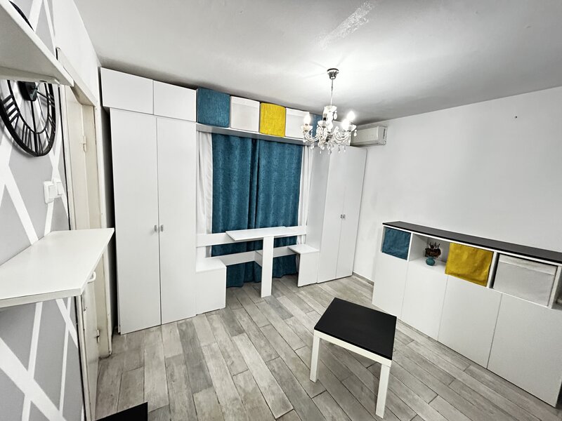 Colentina, Teiul Doamnei, Lacul Tei, garsoniera.