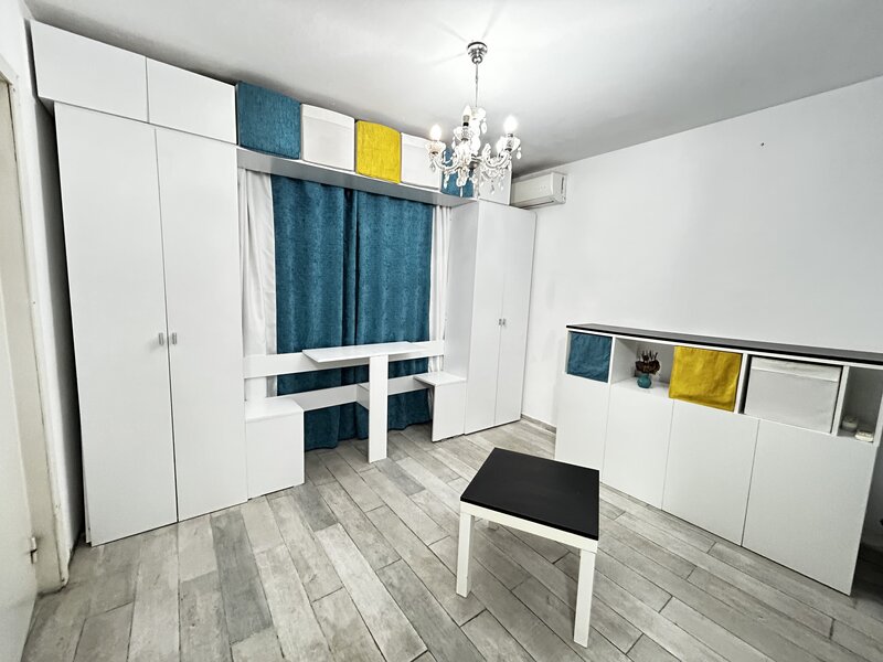 Colentina, Teiul Doamnei, Lacul Tei, garsoniera.